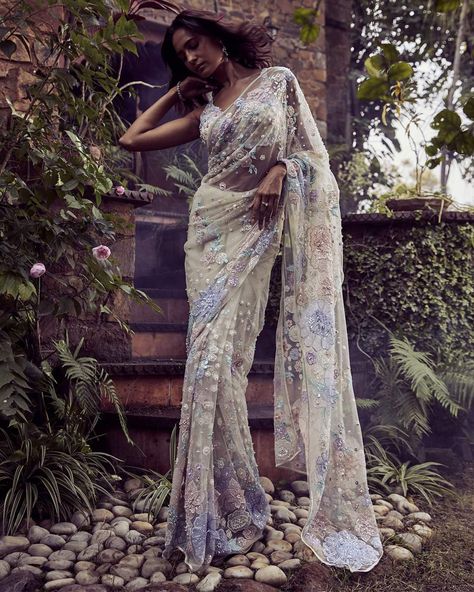 Seema Gujral Saree, Net Saree Look Modern, Appa Embroidery, Saree Looks, Seema Gujral, Desi Attire, Drape Sarees, Grad Outfits, Bridal Sari