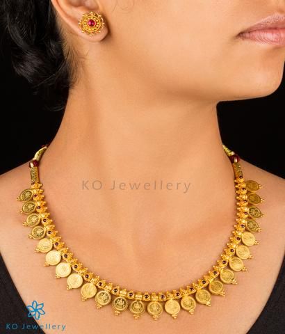 The Sindhuja Silver Kasu-mala Necklace Kasu Mala, Kasu Mala Designs Gold, Kanta Necklace Designs, Small Kasu Necklace, Antique Kasu Mala, Traditional Kasu Mala, Lakshmi Kasula Necklace, Gold Coin Jewelry, Gold Jewels Design