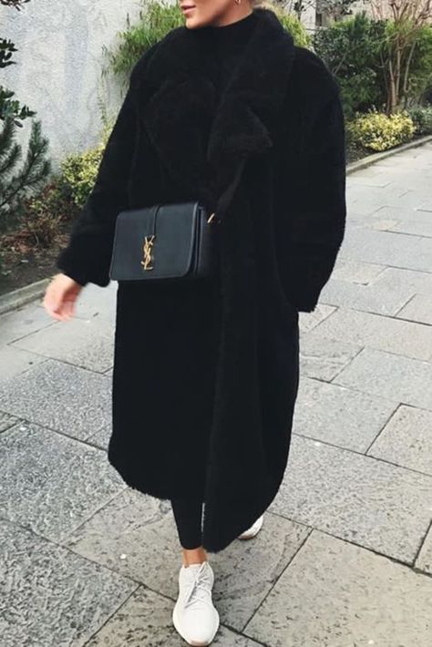 fall outfit ideas #fallfashion #ootd Casual Confortable, Comfortable Casual Outfits, Winter Mode Outfits, Stylish Lifestyle, Long Black Coat, Looks Black, Teddy Coat, Coat Outfits, Looks Style