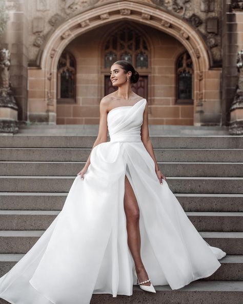 Mariana Hardwick Emporium (@marianahardwick) | Instagram Court Train Wedding Dress, Classic Bride, Wedding Dress Organza, Organza Wedding Dress, Train Wedding, Organza Wedding, Destination Wedding Dress, Wedding Dress Train, Wedding Dress Fabrics