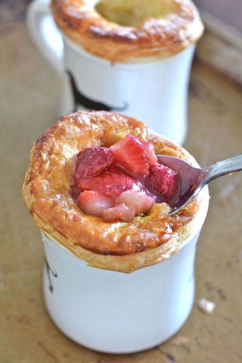 Mug Pie, Pie In A Mug, Mug Meals, Mug Dessert Recipes, Microwave Mug Recipes, Jar Desserts, Dessert In A Mug, Strawberry Mug, Strawberry Treats