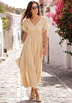 Look Short, Travel Dress, Dress Stores Online, Maxi Dress Online, Round Neck Dresses, Linnet, Dress Yellow, Style Maxi Dress, Womens Maxi Dresses