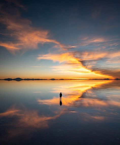 SALAR DE UYUNI • BOLIVIA on Instagram: “Hoy llegamos a Sucre con @lu_ Posted @withregram • @theboliviantraveler Hoy llegamos a Sucre con @lu_delatower para tomar un bus para ir…” Puerto Maldonado, Uyuni Bolivia, South America Destinations, Mountain Bike Tour, Car Tour, Shore Excursions, Wine Tour, Adventure Tours, Bike Tour