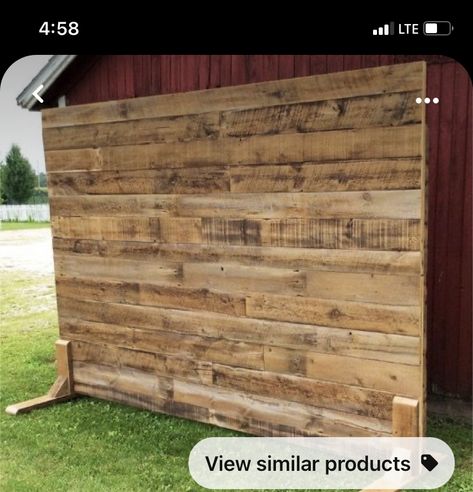 Wood Photo Booth Backdrop, Wood Wall Photo Backdrop, Easy Wood Backdrop, Free Standing Display Wall, Vendor Booth Walls, Vendor Booth Backdrop, Vendor Booth Wall Ideas, Wood Backdrop Ideas, Wood Pallet Photo Backdrop