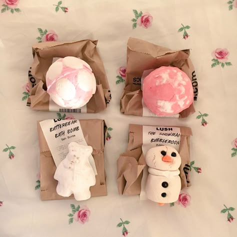 ♡ A little winter LUSH Haul ♡ Lush Christmas Products, Christmas Beauty Products, Christmas Lush, Snowflake Sprinkles, Lush Aesthetic, Lush Haul, Lush Christmas, Christmas Dreaming, Peppermint Candy Cane