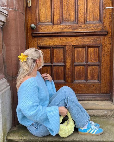 happy may 🩵🐥🍯 - - - #springfashion #outfitinspo | Instagram Adidas Gazelle Outfit, Hibiscus Hair, Hawaiian Flower Hair, Tropical Hair, Flower Hair Claw, Yellow Adidas, Looks Pinterest, Hair Clips For Women, Hawaiian Flower