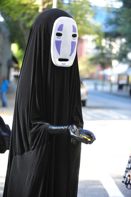 No-Face from the anime movie Spirited Away by State Farm, via Flickr No Face Outfit, No Face Cosplay, No Face Costume, Halloween America, Chihiro Cosplay, Mascaras Halloween, Animation Anime, Anime Halloween, Best Anime