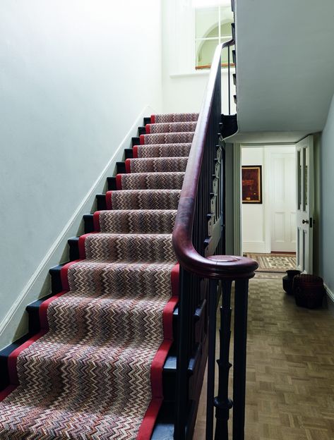 Want to make a statement on the stairs but simplify the landing? Learn how to transition from a stair runner to full-width carpet with ease. Seagrass Carpet, Striped Stair Runner, Crucial Trading Stair Runner, Sisal Carpet, Jute Carpet, New Flooring, Inspiration Images, Carpet Trends, Stair Nosing