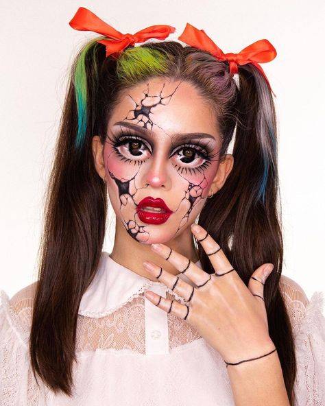 Make Up Halloween Aesthetic, Puppet Makeup, Creepy Doll Makeup, Halloween Lip Makeup, Cracked Doll Makeup, Broken Doll Makeup, Doll Make Up, Doll Makeup Halloween, Dolls Makeup