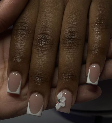 Nail Designs For Short Fingers, Short Embellished Nails, Cute French Tip Design Nails, Nail Ideas Black Women Short, Short Acrylic Nails For Graduation, White Short French Tip Nails With Design, Short French With Design, Short French Tip Nails Design, French Tip Nails Square With Design