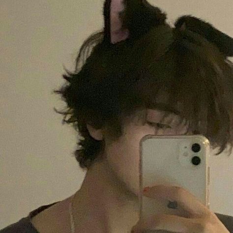 Grunge Boy, Cat Boys, Mia 3, Emo Boys, Matching Pfps, 가을 패션, Grunge Aesthetic, Dark Aesthetic, Cat Ears