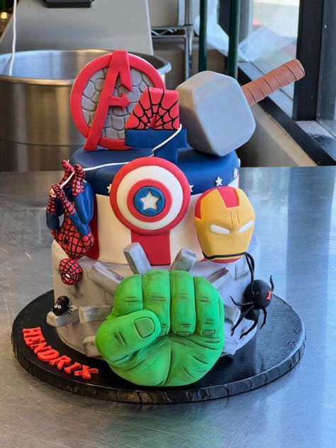 Diy Superhero Cake, Super Hero Cake Ideas, Super Hero Cakes For Boys, 5th Birthday Cake Boys, Marvel Cakes For Boys, Superhero Birthday Party Cake, Superhero Cake For Boys, Marvel Theme Cake, Avengers Cake Ideas