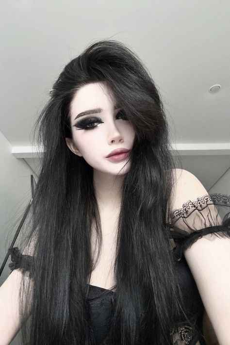 Dark Aesthetic Makeup, Goth Eye Makeup, E Girl Makeup, Dark Makeup Looks, Casual Makeup, Alt Makeup, Goth Glam, Black Look, Edgy Makeup