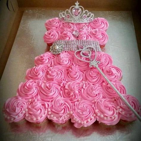 How to DIY Easy Pull Apart Princess Cupcake Cake | www.FabArtDIY.com LIKE Us on Facebook ==> https://www.facebook.com/FabArtDIY Princess Cupcake Cake, Princess Cupcake Dress, Wedding Dress Cupcakes, Lila Party, Ballerina Cupcakes, Princess Cupcakes, Princess Tea Party, Cupcake Dress, Amazing Wedding Dress