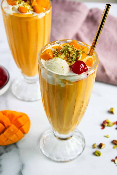 Drinks For Restaurant, Mango Shake Photography, Falooda Recipes, Pakistani Breakfast, Parsi Recipes, Mango Mastani, Ministry Of Curry, Wang Peng, Mango Shake