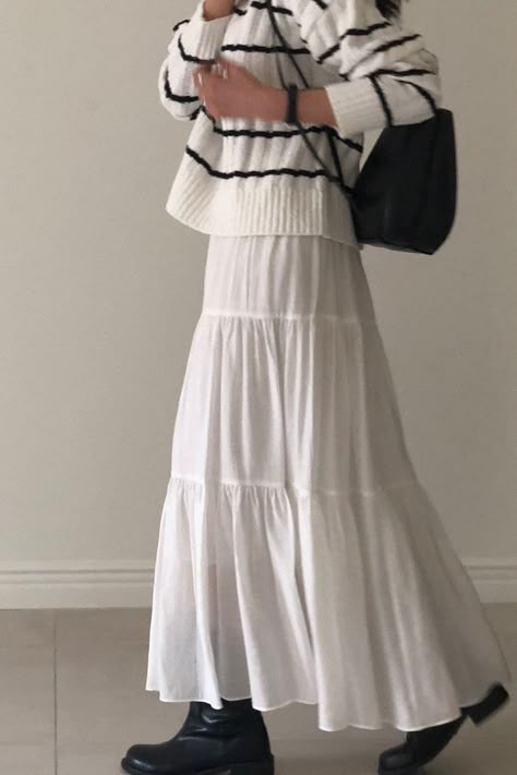 White Dress In Winter Outfit, Long Flare Skirt Outfit, Style White Long Skirt, Fits With Long Skirts, Fall Outfit Long Skirt, Off White Skirt Outfit, Long Skirt And Cardigan Outfit, Skirt Long Outfits, How To Style White Skirt