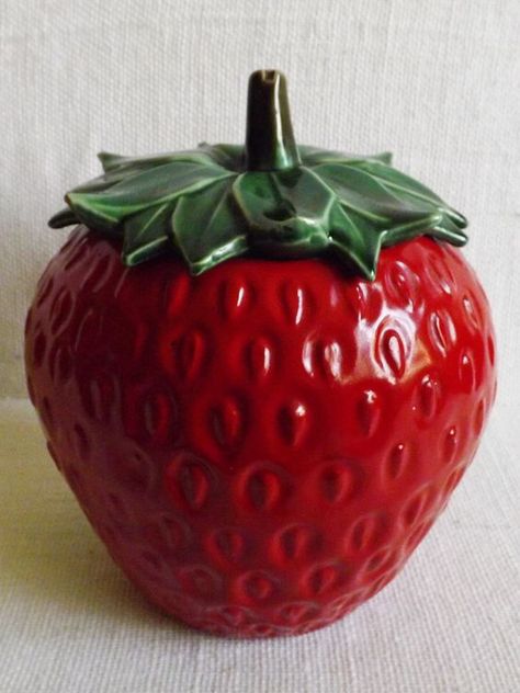 Strawberry Cookie Jar, Mccoy Cookie Jars, Strawberry Cookie, Antique Cookie Jars, Collectible Cookie Jars, Strawberry Kitchen, Strawberry Decorations, Ceramic Cookie Jar, Strawberry Cookies