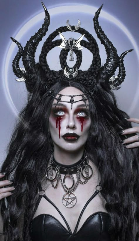 Gothic Demon Costume, Hecate Costume Halloween, Baphomet Halloween Costume, Baphomet Makeup, Award Winning Halloween Costumes, Demon Makeup Scary, Baphomet Costume, Demon Costume Female Halloween, Goth Veil