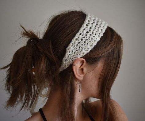 Handmade knitted hair bands with strings, available in different colors. They are wearable on two sides, so you get a slightly different pattern. Also availably in my Etsy store https://www.etsy.com/shop/HatsAndSleeves?ref=shop Hairband Crochet, Chunky Knit Headband, Small Headband, Bandeau Au Crochet, Baby Headbands Crochet, Bowtie Pattern, Scrap Yarn, Crochet Bows, Knitted Headband