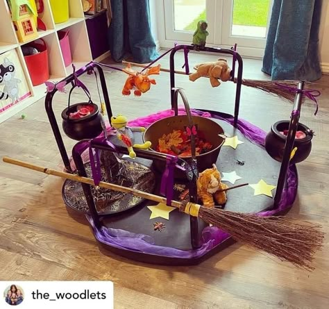 Baby Room Ideas Early Years, Why I Teach, Tuff Tray Ideas Toddlers, Halloween Activities Preschool, Eyfs Classroom, Room On The Broom, Halloween Crafts Preschool, Halloween Sensory, Eyfs Activities