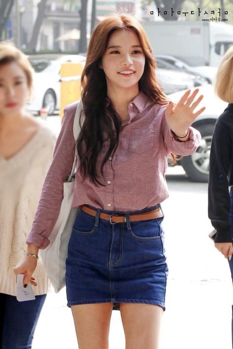 Social Clothes, Mamamoo Solar, Solar Mamamoo, Denim Skirt, Solar, Diet, Fashion Outfits, Clothes, Mexico