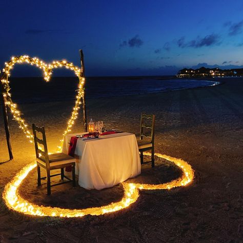 Beach Proposal Setup Simple, Beach Proposal Setup Night, Date On The Beach Romantic, Beach Picnic Proposal Setup, Marry Me Beach Proposal Night, Simple Stage Decorations, Dream Dates, Romantic Date Night Ideas, Beach Proposal