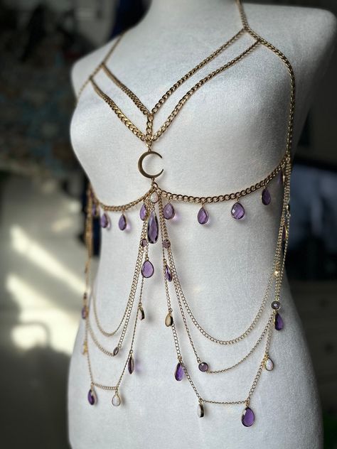 There is an average 2-3 week turn around time for most items! Some times a little longer depending on the time of year etc. Please choose express creation and shipping for the fastest service🖤 Ren Faire Jewelry, Gold Jewellery Outfit, Diy Body Jewelry, Body Jewelry Outfit, Jewelry Harness, Pearl Body Jewelry, Body Chain Jewelry Outfit, Beaded Body Chain, Diy Body Chain