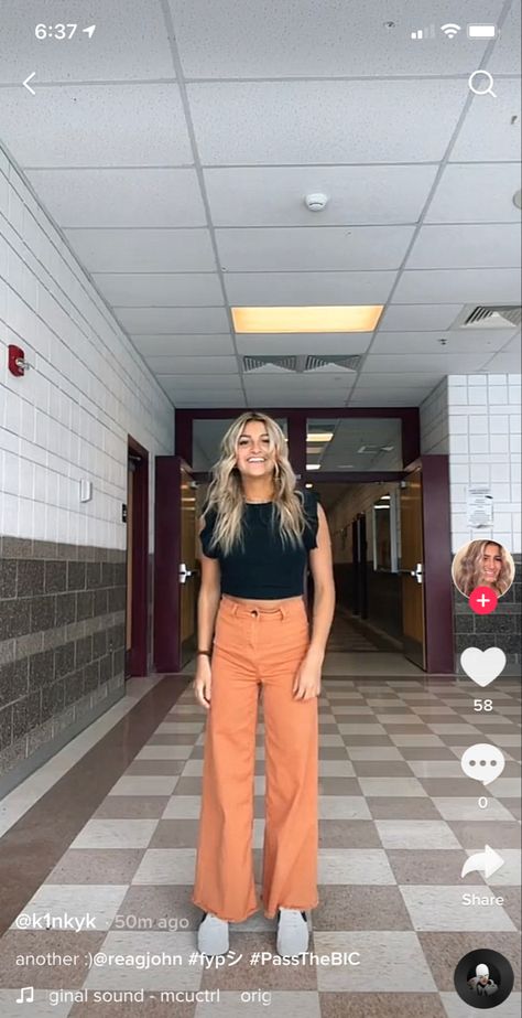 Cute Tan Pants Outfit, Outfits With Colored Jeans, Plain Jeans Outfit, Utah Girl Jeans, Colorful Jeans Outfit, Modest Preppy Outfits, Utah Girl Outfits For School, Preppy Outfits With Jeans, Fall Outfit Jeans