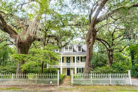 Nature And Architecture, Rainbow Row, Garden Club, Flowers Bloom, Southern Charm, Sweet Tea, Historic Homes, Browning, Walking Tour