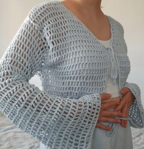 Crochet Trendy Clothes, Crochet Longsleeve Top, Crochet Mesh Ideas, Crochet Projects Tops, Crochet Tops Free Patterns Long Sleeve, Light Crochet Cardigan, Crochet Mesh Cardigan Pattern, Mesh Cardigan Outfit, Crochet Summer Jacket