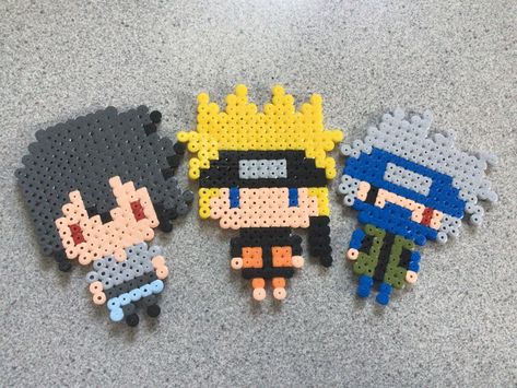 Sasuke Perler Beads, Perler Bead Patterns Naruto, Anime Fuse Beads Patterns, Gojo Satoru Perler Beads, Perler Bead One Piece, Perler Bead Anime, Naruto Perler Beads, Naruto Perler, Naruto And Kakashi