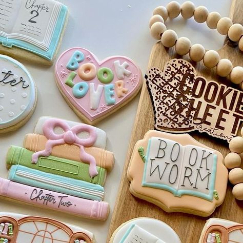 Cookie Sheet Creations on Instagram: "The cutest book theme inspired by @thecookierclub 📖💖2️⃣
•
•
•
#bookcookies #birthdaycookies #decoratedcookies #decoratedsugarcookies #royalicingcookies #" Book Club Cookies Decorated, Book Themed Cookies, Book Club Cookies, Book Bakery, Book Cookies, Teacher Cookies, Donut Cookies, Cookie Techniques, Royal Icing Decorated Cookies