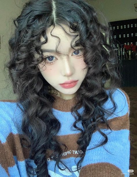 Chinese Curly Hair, Curly Asian Hair, Spider Girl, Bare Face, No Makeup, Asian Hair, I Want To Be, Ulzzang Girl, What I Want