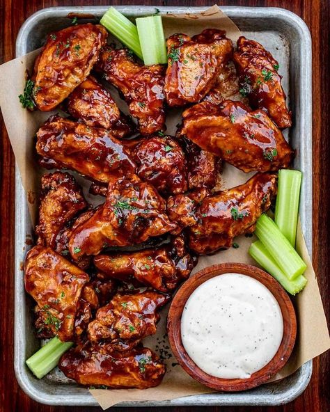 Bbq Chicken Wings In The Oven, Chicken Wing Party, Wings Recipe Oven, Wings Bbq, Bbq Chicken Wings Recipe, Oven Chicken Wings, Barbecue Chicken Wings, Wedding Foods, Boneless Chicken Wings