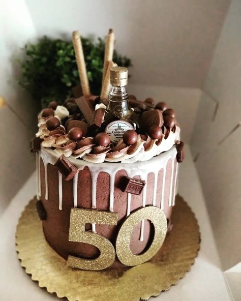 Cake With Mini Liquor Bottles, Birthday Cake 50th Man, Liquor Bottle Cake, 50th Birthday Cakes, Liquor Cake, 50th Birthday Men, Birthday Men, Bottle Cake, Mini Liquor Bottles