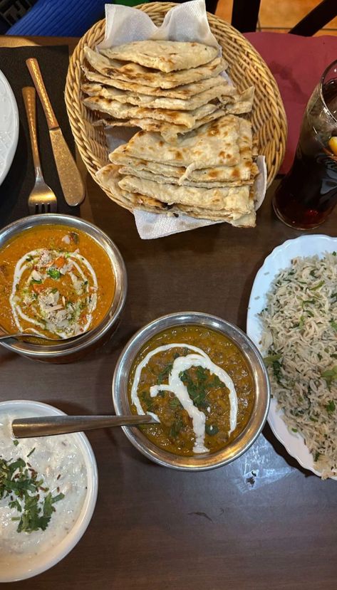 #Snap #Food #Foodie Chicken Roti, Starbucks Pictures, Delicious Food Image, Butter Chicken Curry, Party Pic, Recipes Snacks, Turkish Food, Quick Recipes Snacks, Hotel Bedroom