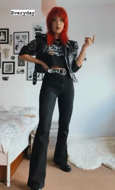 80s Outfits Rocker Women, 70s Rocker Outfit, Chic Punk Outfits, Punk Club Outfit, Rock Singer Outfit, 80s Rocker Aesthetic, 70s British Punk Fashion, Glam Rock Outfits For Women, Rock Outfits For Women 80s