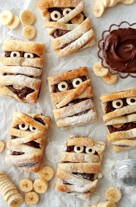 Mummy Hand Pies, Halloween Uncrustables, Pastry Halloween Ideas, Halloween Muffin Ideas, Halloween Dessert For Kids, Vegan Halloween Food For Party, Halloween Inspired Breakfast, Halloween Healthy Desserts, Halloween Vegan Snacks