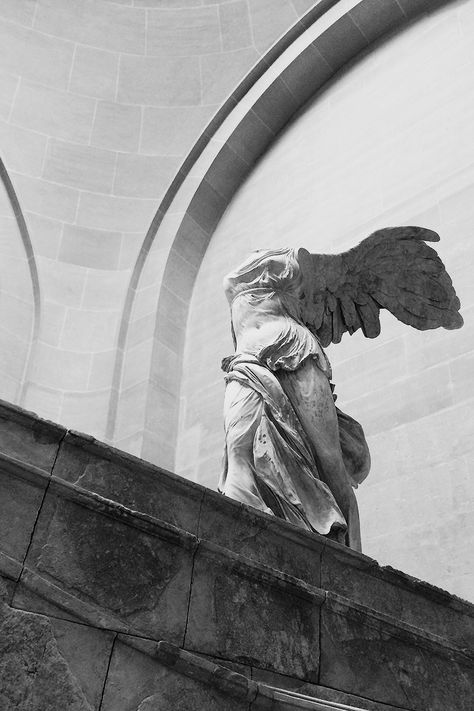 Nike Statue Aesthetic, Nike Of Samothrace Wallpaper, Dr Faustus Aesthetic, Nike Greek Mythology, Nike Mythology, Greek Mythology Background, Dr Faustus, Goddess Nike, Nike Core