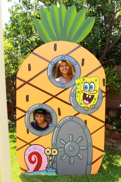 Spongebob Face in Hole Party Prop! Spongebob Photo Shoot, Cartoon Party Decorations, Sponge Bob Party Decorations, Sponge Bob Party Ideas, Sponge Bob Trunk Or Treat, Spongebob Photo Booth, Spongebob Photo Booth Props, Sponge Bob Decorations, Spongebob Trunk Or Treat Ideas