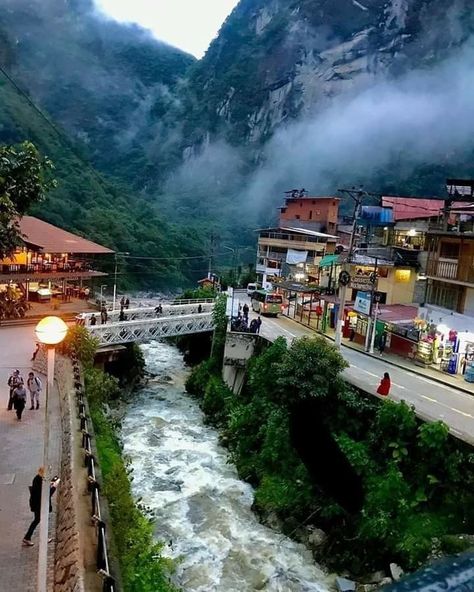 Aguas Calientes 😍 Cusco Perú 🇵🇪 Huacachina Peru, Peru Vacation, Peru Travel Guide, Inca Empire, Cusco Peru, Sacred Valley, San Blas, Peru Travel, Exotic Places