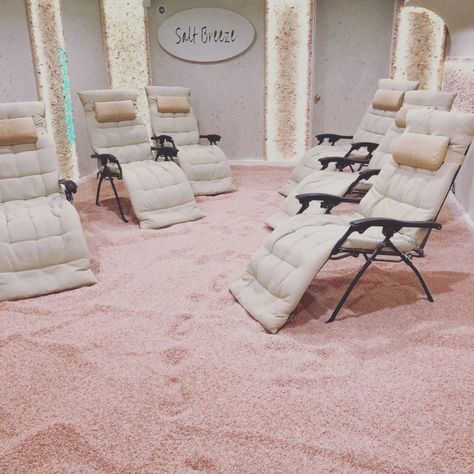 Salt Cave Spa Design, Salt Room Design, Salt Room Benefits, Healing Room Ideas, Salt Room Therapy, Salt Cave Spa, Himalayan Salt Room, Spa Chairs, Iv Hydration