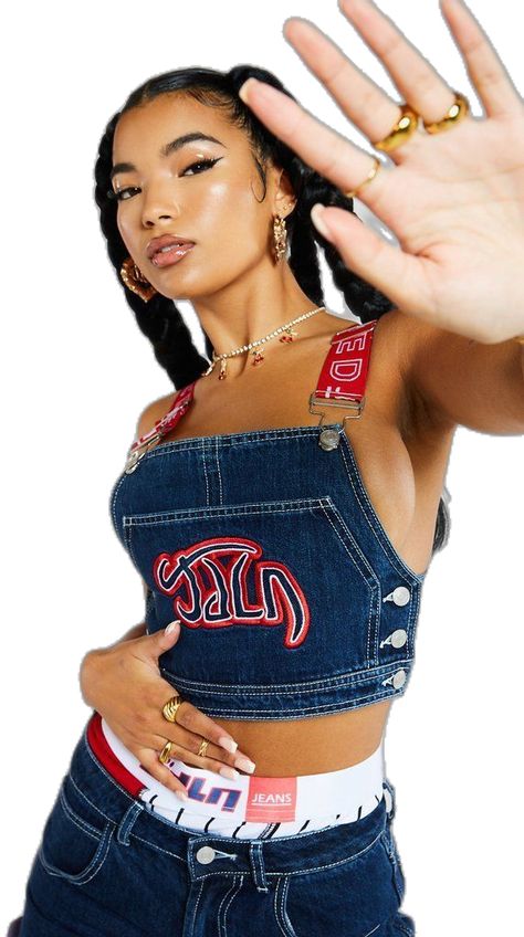 90s Fashion Posing, Studio Baddie Photoshoot, 2000s Studio Photoshoot, 90s Vintage Photoshoot, Streetwear Photoshoot Outside, Photoshoot Effects Ideas, Street Style Studio Photoshoot, Streetwear Model Poses, Modeling Poses Standing