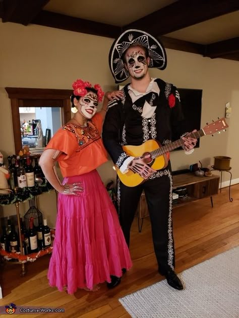 Coco Frida and Hector Costume Coco Costume, Best Group Halloween Costumes, Mexican Top, Twin Halloween, Diy Couples Costumes, Costume Works, Diy Halloween Costumes For Kids, Holloween Costume