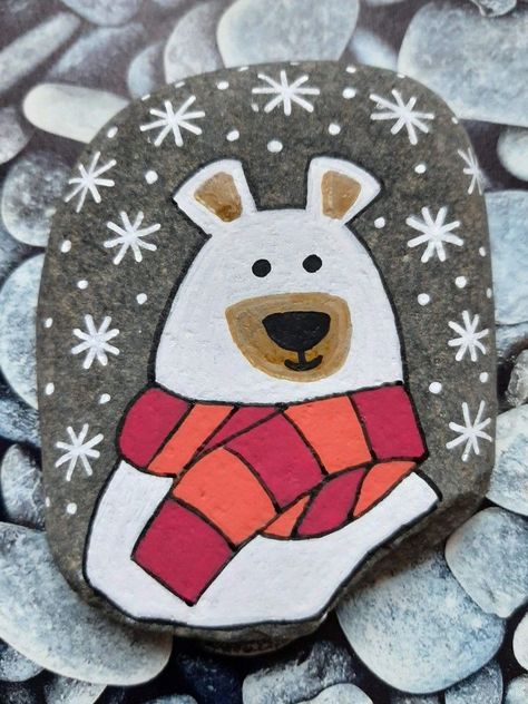 Christmas Rock Painting Ideas Snowman, Winter Painted Rocks Ideas, Winter Rocks, Christmas Pebble Art, Xmas Drawing, Painted Garden Rocks, Christmas Rocks, Polar Bear Art, Arte Aesthetic