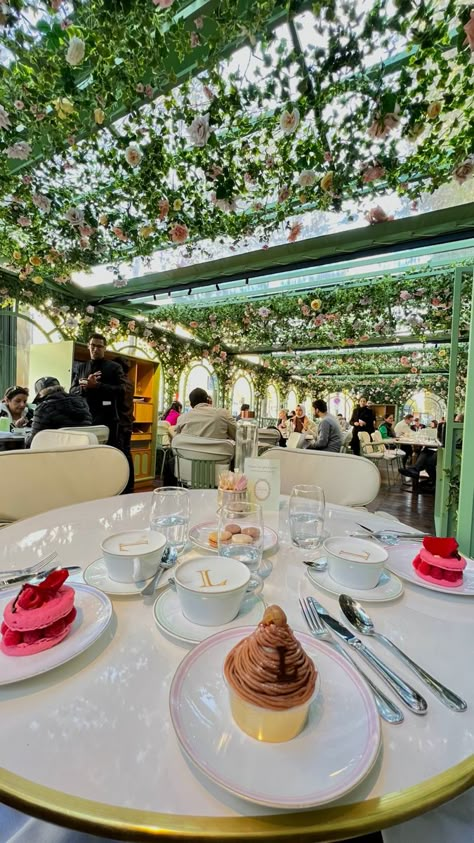 Laduree Paris Interior, Laduree Paris Aesthetic, Paris Bakery Aesthetic, Lauderee Paris, Laduree Interior, Laduree Aesthetic, Paris Laduree, Paris Coffee Shop, 2025 Design