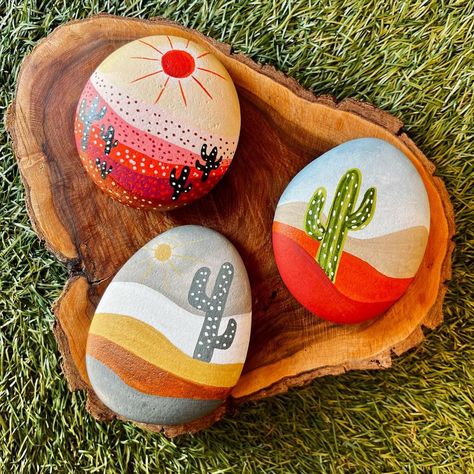 Diy Rock Art, Rock Painting Ideas, Stone Art Painting, Painted Rocks Kids, Painted Rocks Craft, Painted Rocks Diy, Rock Painting Ideas Easy, Rock Painting Patterns, Hand Painted Stones