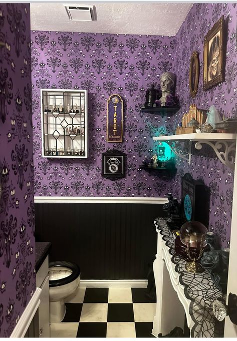 Goth House Interior, Pastel Goth Room, Mansion Bathroom, Goth Houses, Mansion Bedroom, Future Bathroom, Goth Bedroom, Toilet Decor, Purple Home Decor