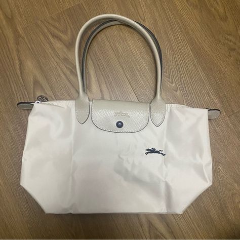 Longchamp Le Pliage Original M Handbag Folded Women Tote Cream White Longchamp Tote, Cream White Color, Longchamp Handbags, Longchamp Bags, Broken White, Longchamp Le Pliage, Womens Tote, White Shop, Silver Hardware