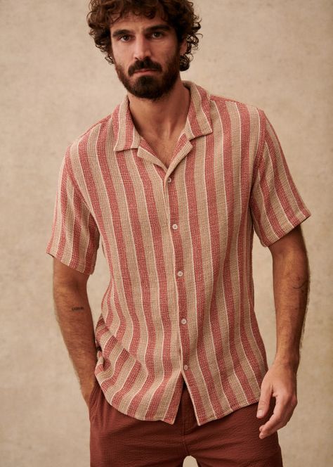 Holt Shirt - Textured Rust / Beige stripes - Cotton - Sézane Mens Surf Fashion, Surf Style Men, Outfits With Striped Shirts, Tomboy Shirts, Surf Fashion, Stylish Men Casual, Half Shirts, Blue Khakis, Surf Style